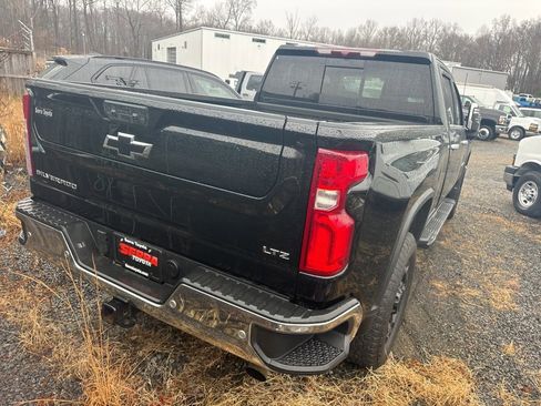 Used 2024 Chevrolet Silverado 2500 LTZ w/ LTZ Plus Package image 7