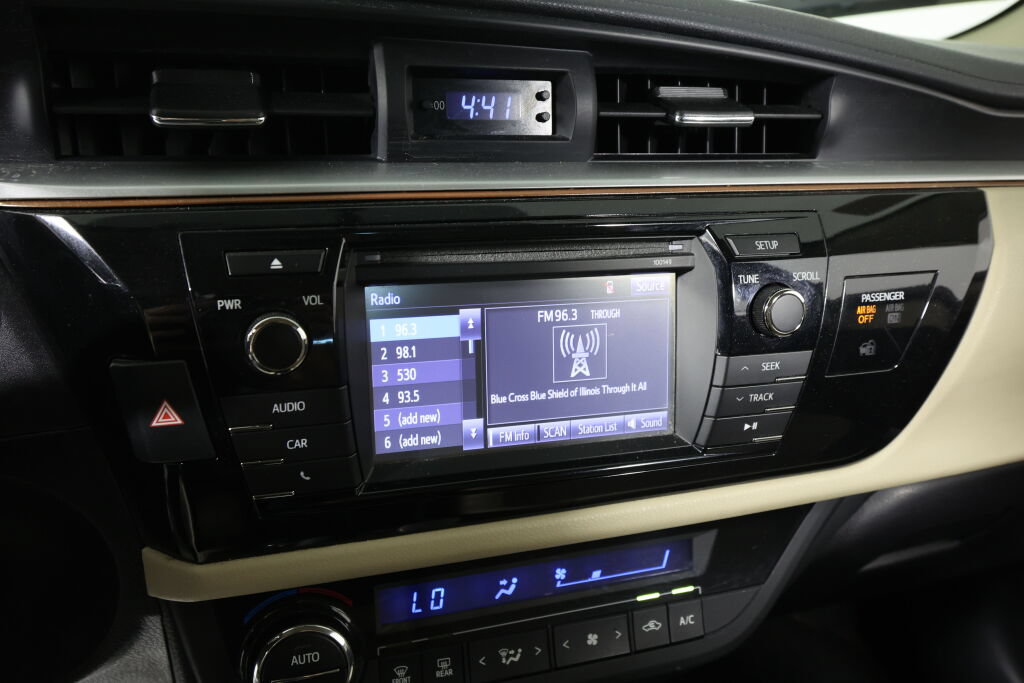 Used 2014 Toyota Corolla LE FWD image 34