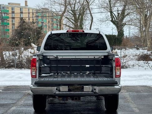 Used 2010 Nissan Frontier SE AWD/4WD image 14