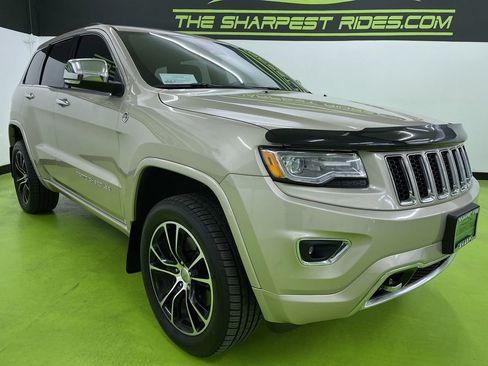 Used 2015 Jeep Grand Cherokee Overland w/ Advanced Technology Group image 2
