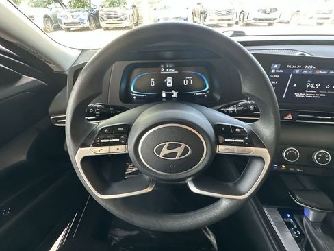 Used 2026 Hyundai Elantra SE FWD image 15