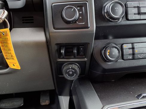 Used 2022 Ford F350 XLT w/ XLT Premium Package image 14