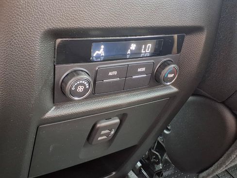 Used 2023 Chevrolet Traverse LT w/ LPO, Floor Liner Package AWD/4WD image 15