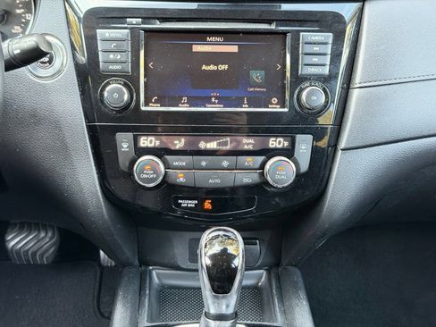 Used 2019 Nissan Rogue SV AWD/4WD image 17