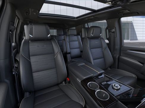 New 2026 Cadillac Escalade Luxury w/ LPO, Radiant Package image 16