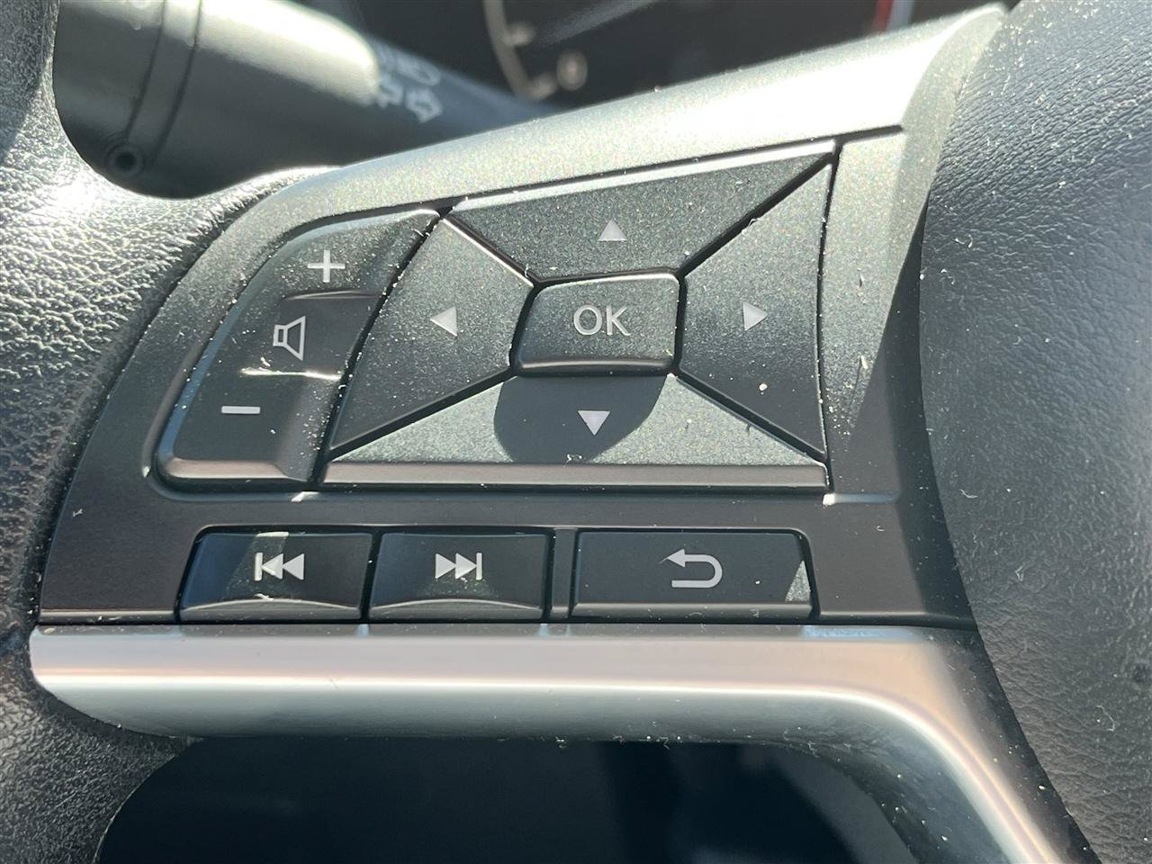 Used 2025 Nissan Altima 2.5 SV FWD image 22