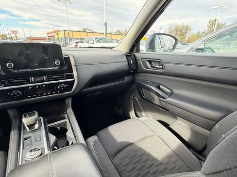 Used 2025 Nissan Pathfinder SV AWD/4WD image 37