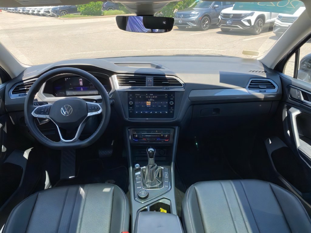Used 2023 Volkswagen Tiguan SE w/ Panoramic Sunroof Package AWD/4WD image 10