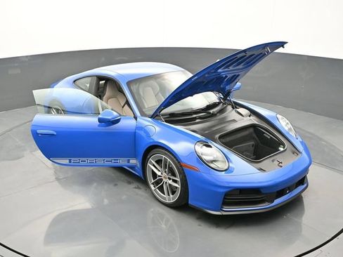 Certified 2025 Porsche 911 Carrera RWD image 27