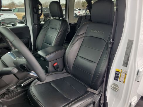 Used 2023 Jeep Wrangler Sahara image 14