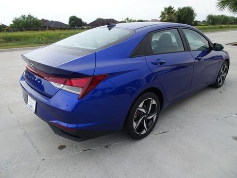 Used 2023 Hyundai Elantra SEL w/ Convenience Package FWD image 4