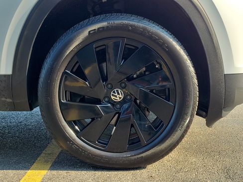 Used 2025 Volkswagen Atlas SE FWD image 5