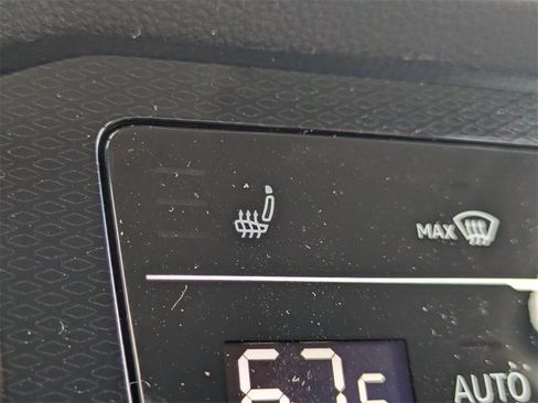 New 2026 Volkswagen Taos SE image 22