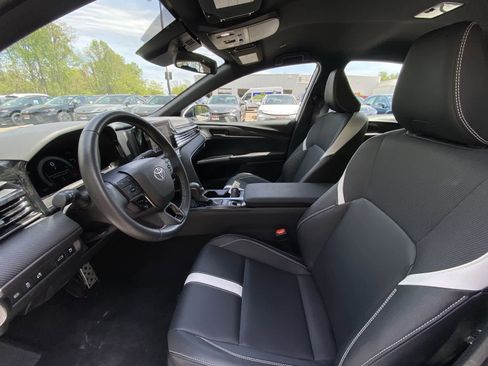 Used 2025 Toyota Camry SE FWD image 16