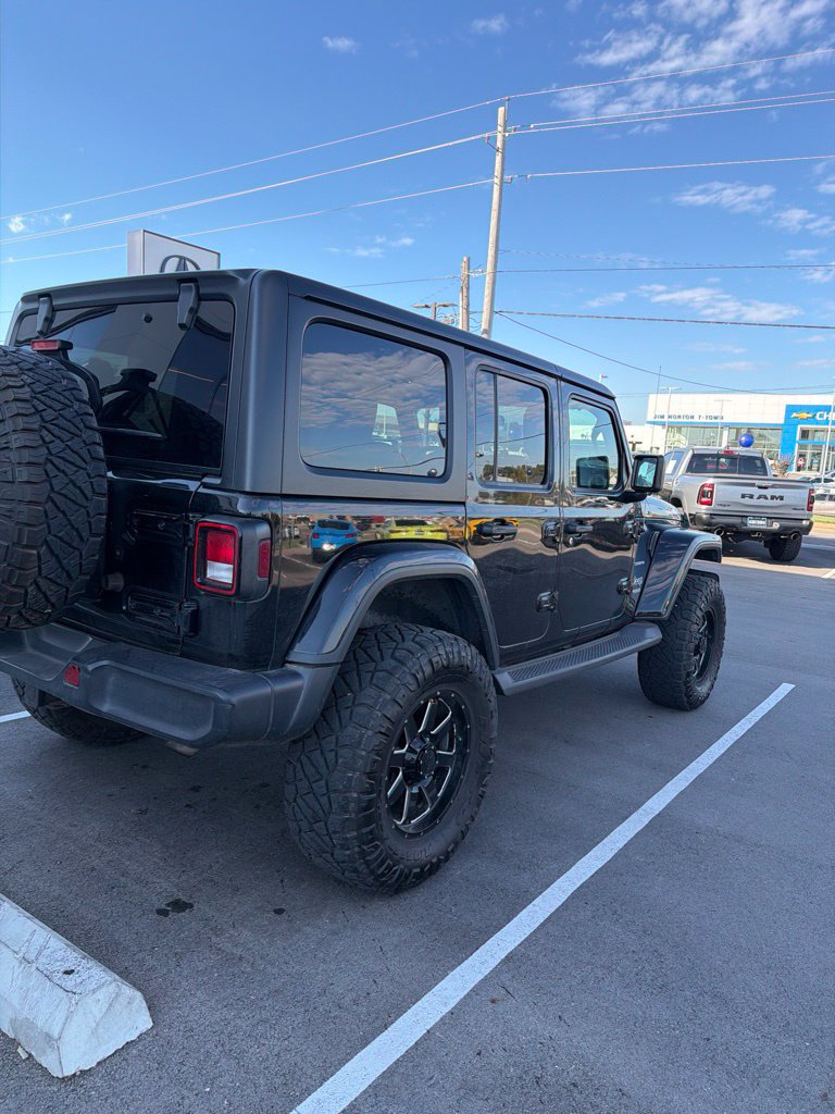 Used 2019 Jeep Wrangler Unlimited Sahara AWD/4WD image 5