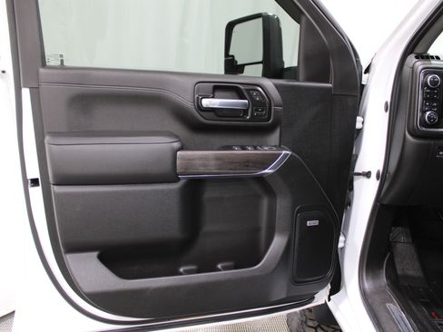 Used 2022 Chevrolet Silverado 2500 LTZ w/ LTZ Plus Package image 6