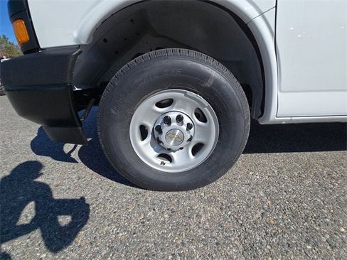 New 2025 Chevrolet Express 2500 w/ Enhanced Convenience Package image 31