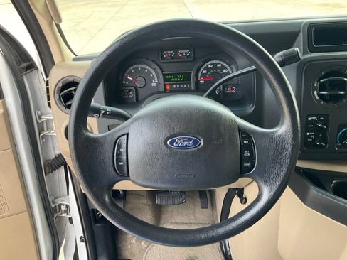 Used 2009 Ford E-350 and Econoline 350 XL RWD image 8
