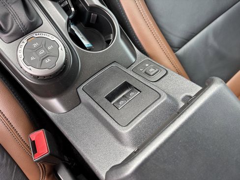 Used 2023 Ford Bronco Outer Banks w/ Sasquatch Package AWD/4WD image 13