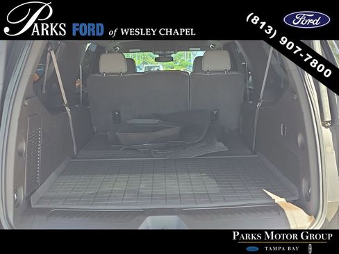 Used 2024 GMC Yukon XL SLT AWD/4WD image 8