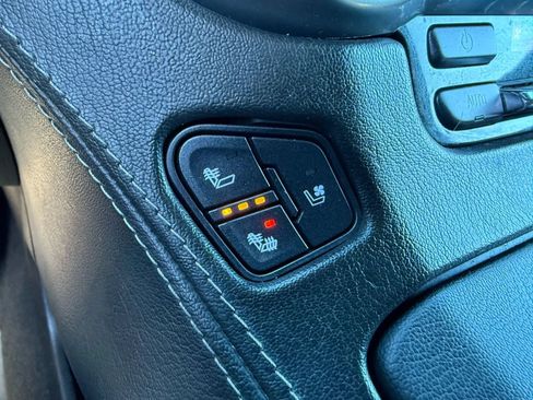 Used 2018 Chevrolet Suburban Premier AWD/4WD image 22