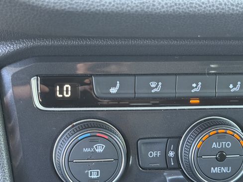 Used 2019 Volkswagen Tiguan SE FWD image 30
