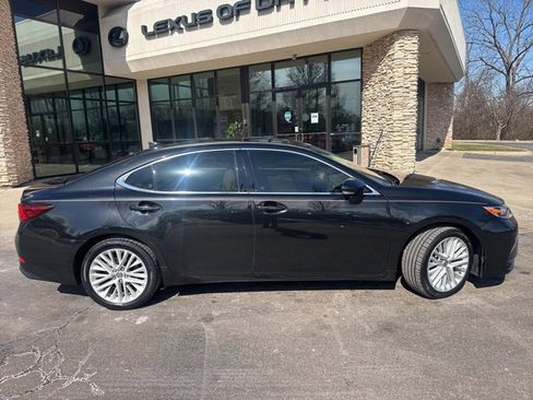 Used 2016 Lexus ES 350 w/ Luxury Package w/Wood Trim image 2