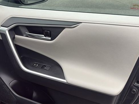 Used 2020 Toyota RAV4 Limited image 34