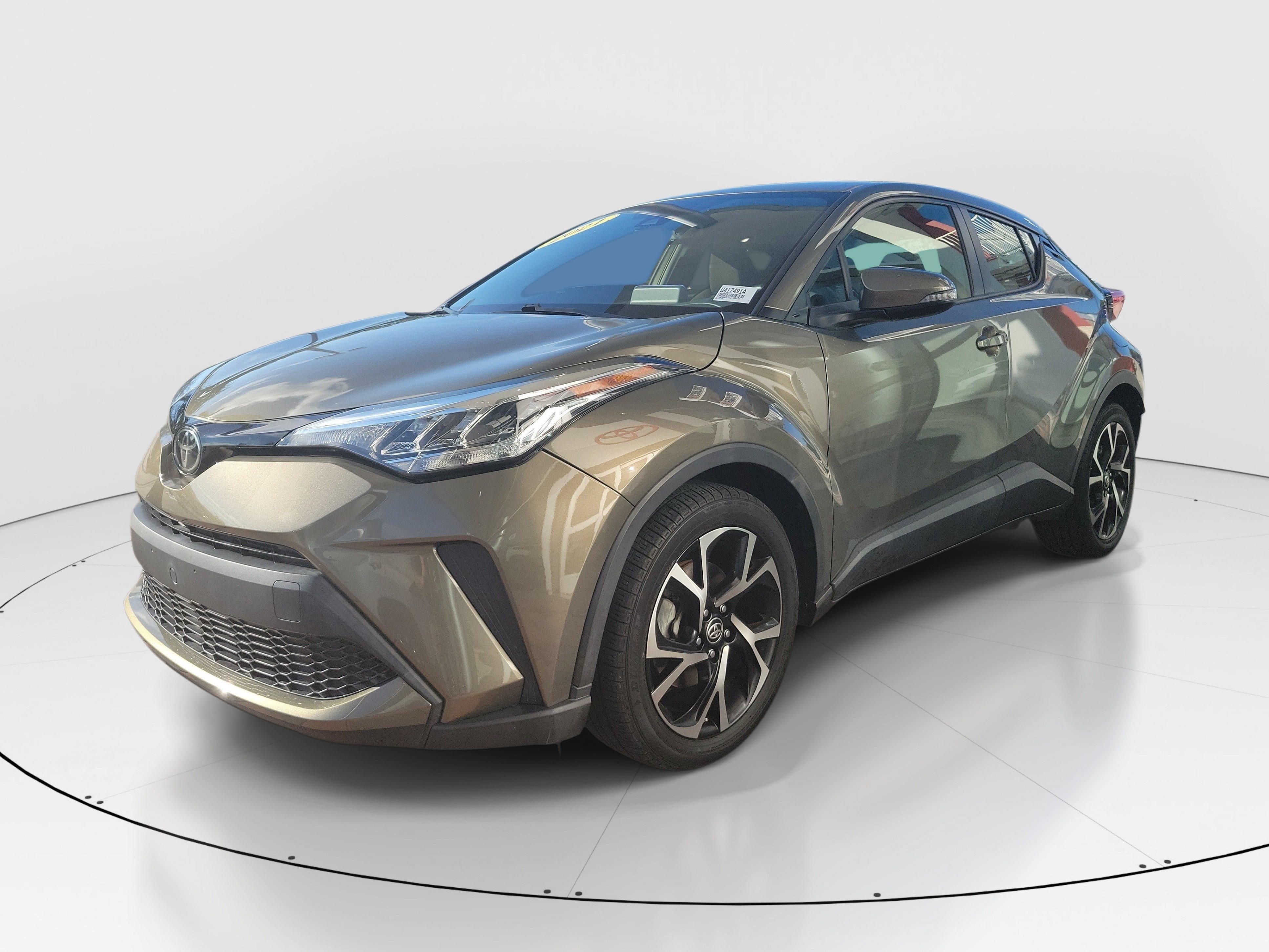 Used 2021 Toyota C-HR XLE FWD image 3