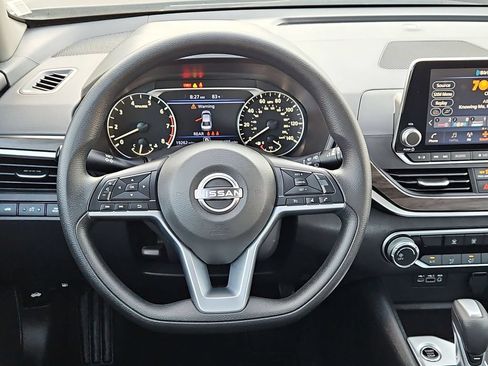 Used 2025 Nissan Altima 2.5 SV FWD image 23