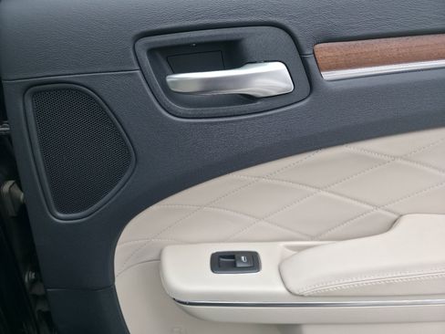 Used 2016 Chrysler 300 C Platinum w/ Safetytec Plus Group image 22