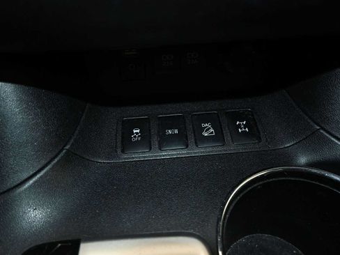 Used 2017 Toyota Highlander XLE AWD/4WD image 13