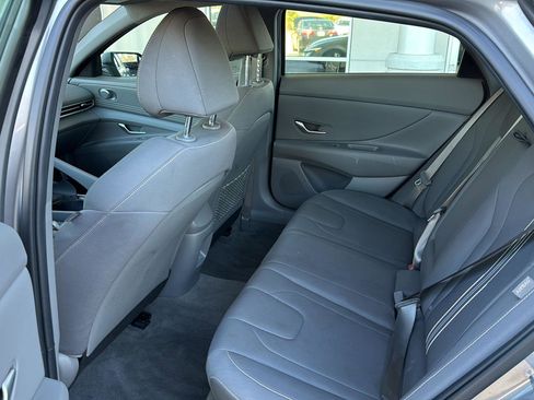 Used 2025 Hyundai Elantra SEL image 9