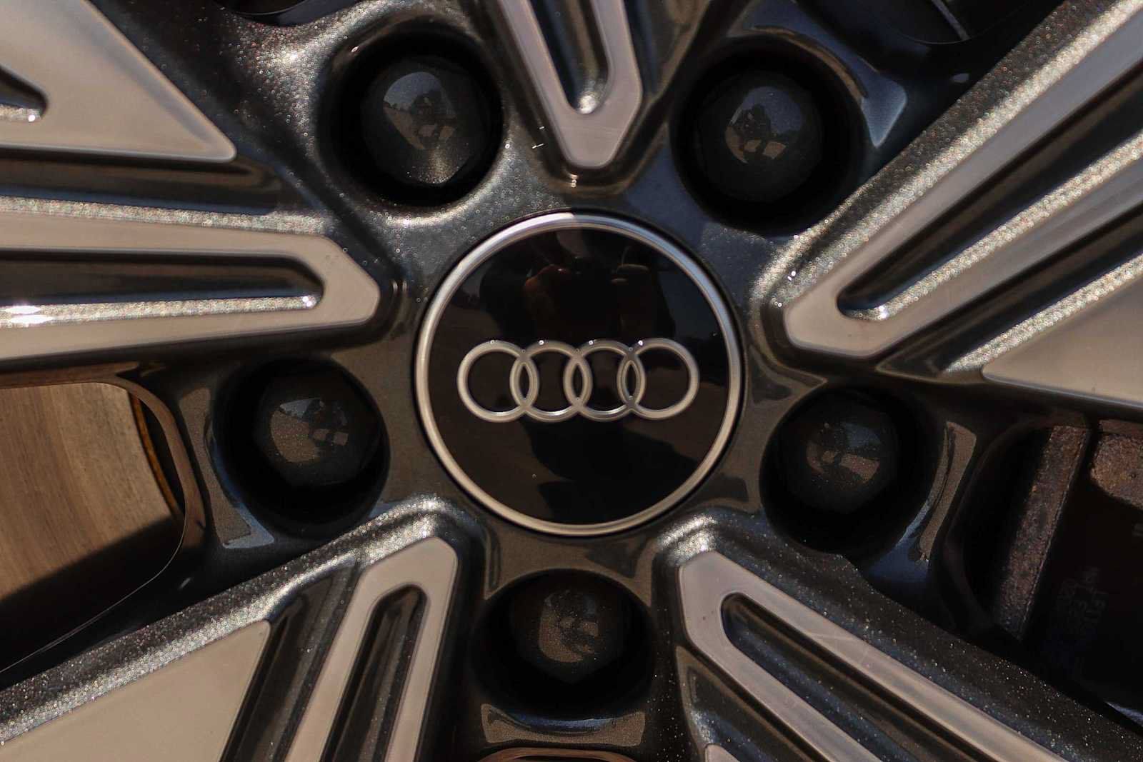 Used 2023 Audi Q4 e-tron Premium w/ Convenience Package RWD image 15