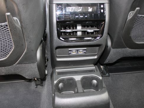 Used 2024 Jeep Grand Cherokee L Laredo image 17