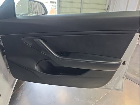 Used 2019 Tesla Model 3 Standard Range image 17