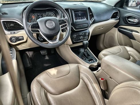 Used 2019 Jeep Cherokee Latitude w/ Popular Appearance Group image 20