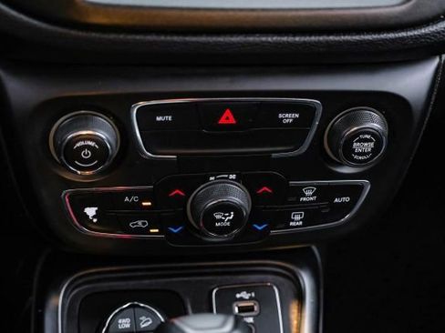 Used 2019 Jeep Compass Trailhawk image 30