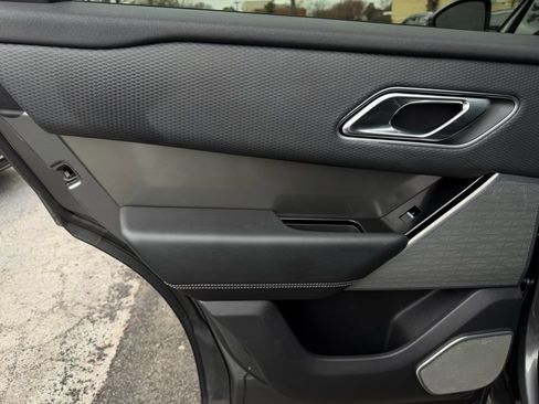 Used 2018 Land Rover Range Rover Velar S image 28