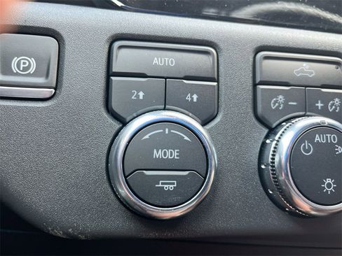 New 2025 GMC Sierra 1500 SLE w/ Max Trailering Package image 27