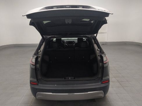 Used 2019 Jeep Cherokee Limited FWD image 29