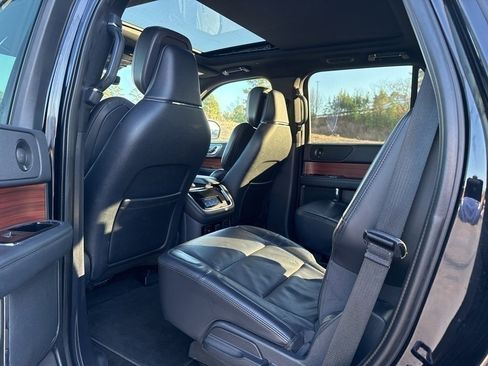 Used 2024 Lincoln Navigator Reserve image 9
