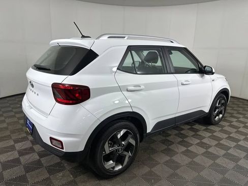 Certified 2023 Hyundai Venue SEL image 3