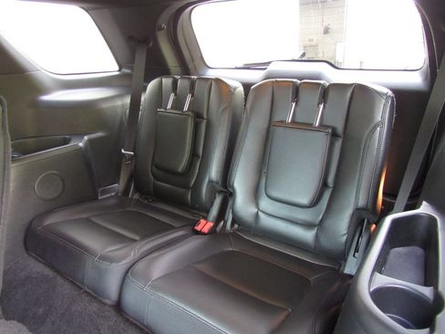 Used 2016 Ford Explorer XLT w/ Equipment Group 202A AWD/4WD image 18