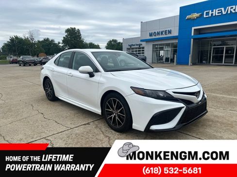 Used 2024 Toyota Camry SE FWD image 1