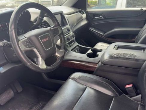Used 2020 GMC Yukon XL SLT w/ Open Road Package RWD image 3