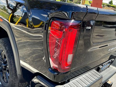 Used 2023 GMC Sierra 2500 Denali w/ Denali Black Diamond Edition AWD/4WD image 28