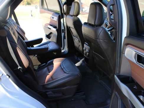 Used 2021 Ford Explorer King Ranch w/ Premium Technology Package image 14