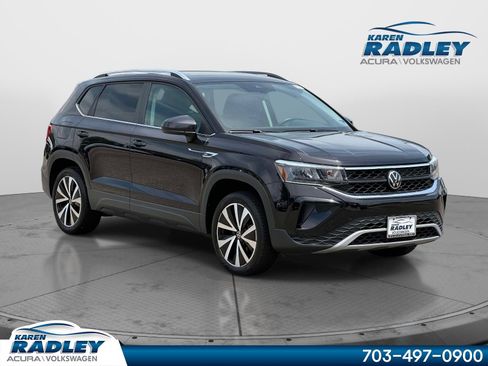 Certified 2023 Volkswagen Taos SE FWD image 1
