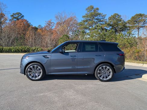 New 2025 Land Rover Range Rover Sport Dynamic SE image 8
